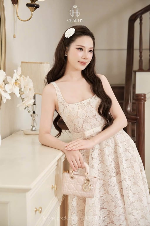 Váy ren trắng kem dài hai dây bản to bồng xoè size L - DT224