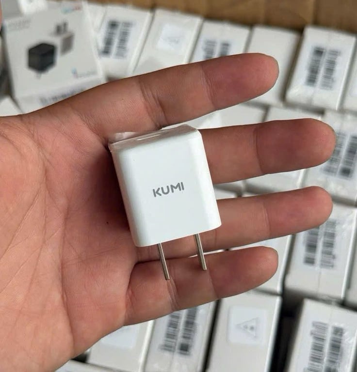 Sạc nhanh KUMI PD20W nhỏ gọn, xịn xò