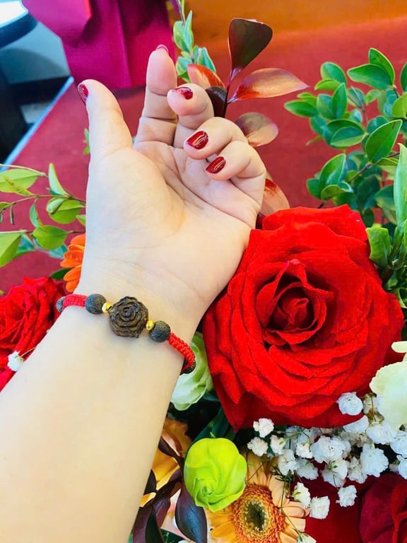 Vòng Trầm tết tay dây đủ màu chọn tuỳ mệnh