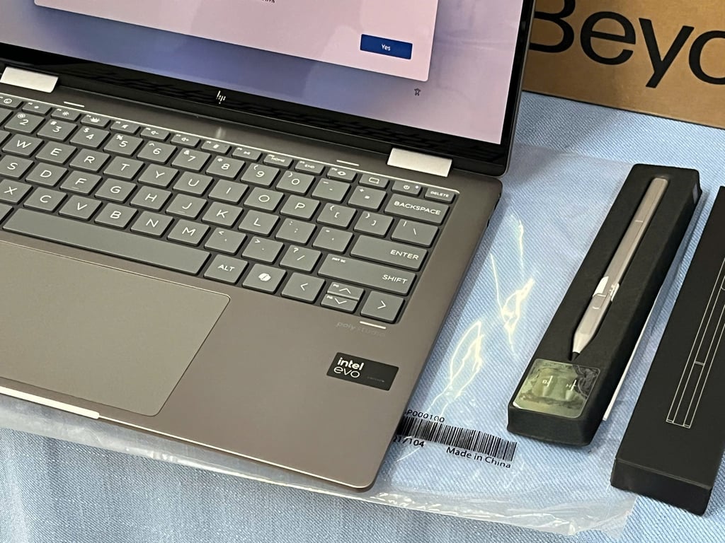 Laptop HP Envy x360 14-fc0162TU AY8X1PA