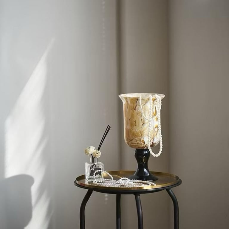 Bình hoa vân đá có chân cao cấp.