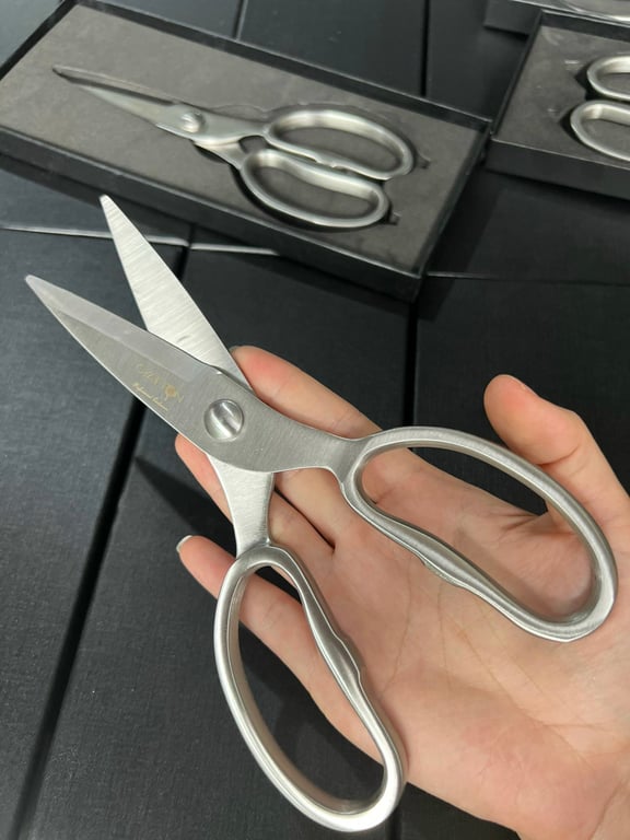 Kéo cắt gà 𝐎𝐘𝐀𝐓𝐓𝐎𝐍