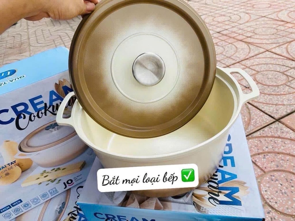 Nồi có 2 quai tay nắm liền đế từ Cream Cookware Ecoramic 24cm