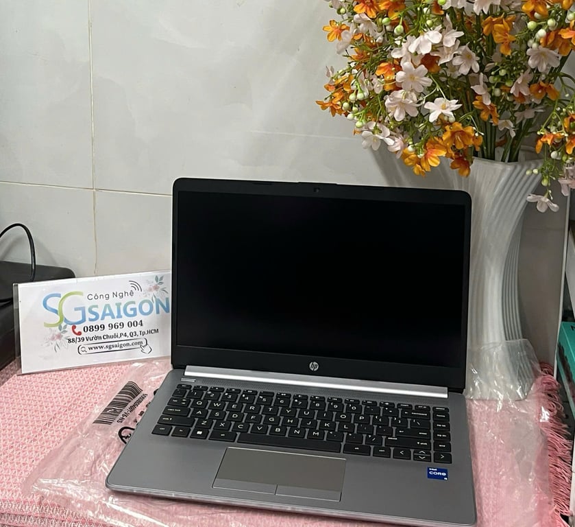 Laptop HP 240 G9 9E5W3PT (Intel Core i5-1235U/ 8GB/ 512GB/ Intel Iris Xe Graphics/ 14.0 inch FHD/ Win 11 SL/ Bạc)