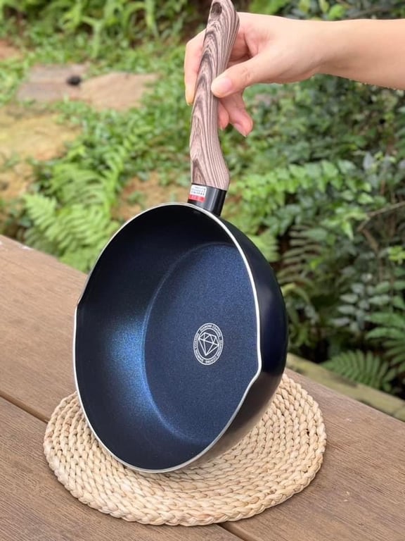 chảo chống dính kim cương của Nhật