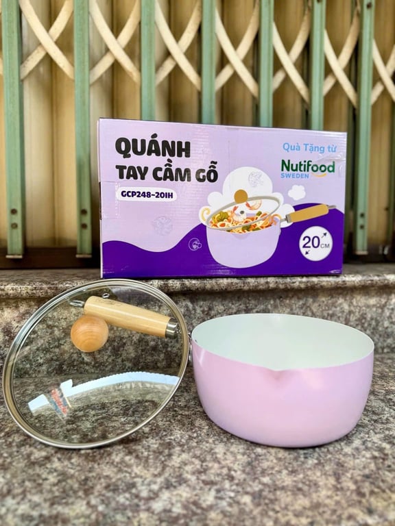 QUÁNH XỊN HÀNG KM NUTIFOOD 20CM