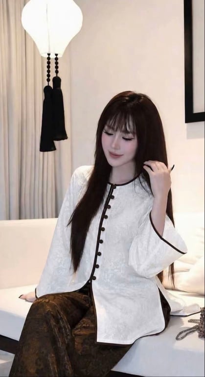 Set pháp phục tơ nhũ viền nâu - sz M