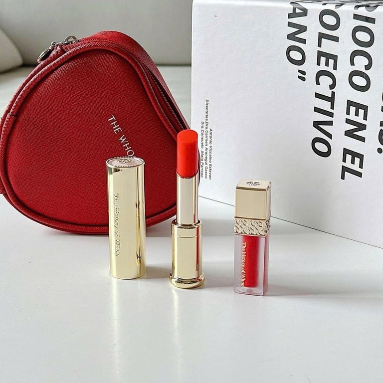 Set son Whoo hoàng cung gồm có 2 cây son và box da đựng son hình trái tim màu đỏ mới coong