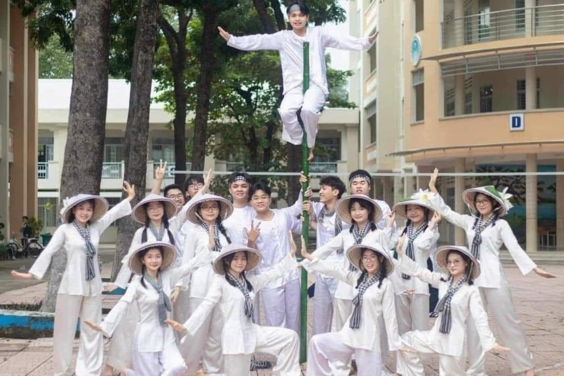Bà ba trắng nam nữ