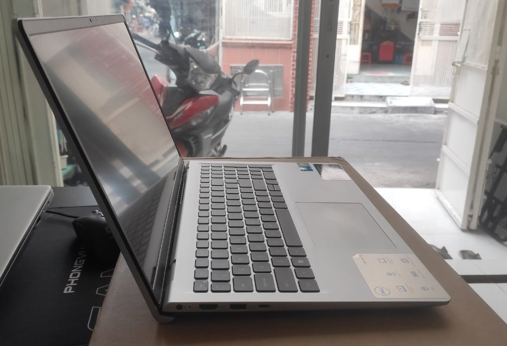 Laptop Dell INSPIRON 3530 (I5 1335U 8GB RAM/512GB SSD/MX550 2G/15.6 INCH FHD 120HZ/WIN11/OFFICEHS21/BẠC)
