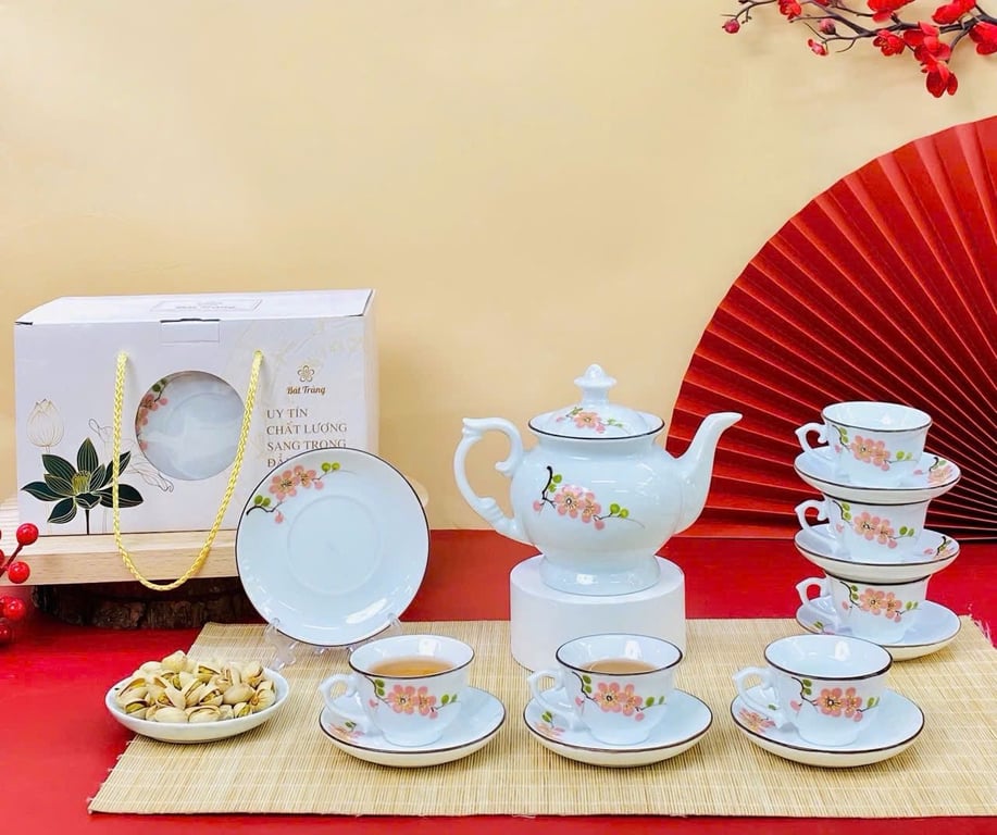 Bộ ấm trà vẽ tay hoa mận nổi men trắng cao cấp Bát Tràng
