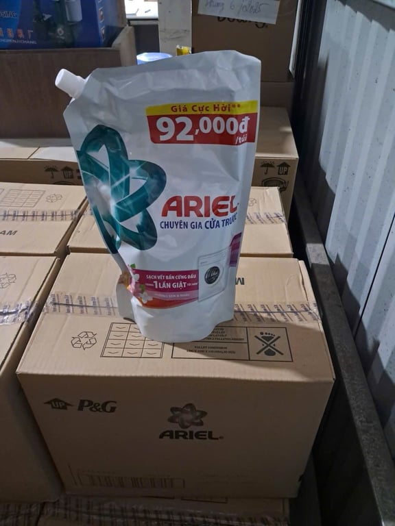 NƯỚC GIẶT XẢ ARIEL HƯƠNG SEN NHÀI VÀ HƯƠNG DOWNY túi 1.45kg
