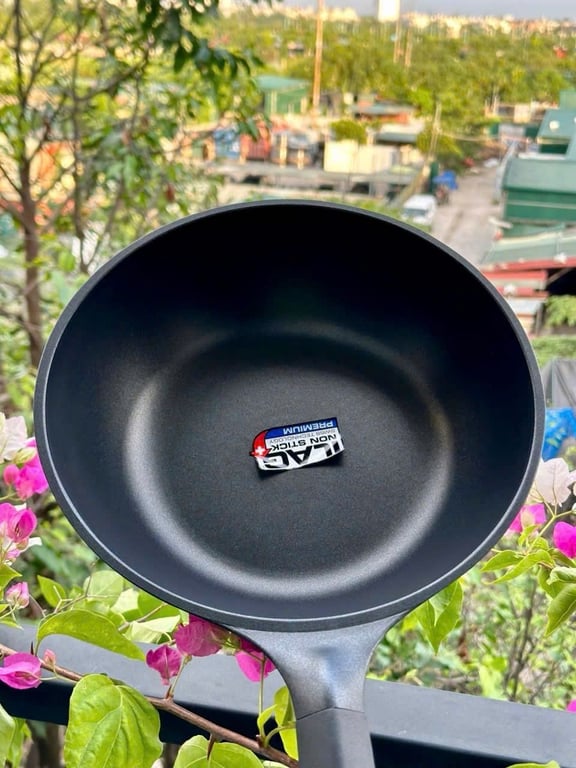 CAW2811 – Chảo sâu lòng siêu chống dính Lock&Lock EDGE size 28cm, cao 9cm – full vung kính