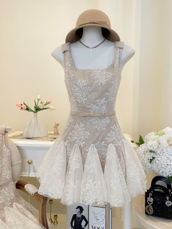 Váy ren hoa tuyết nâu nhạt - size S