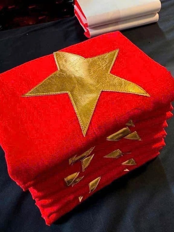 combo mũ + khăn choàng lá cờ VN