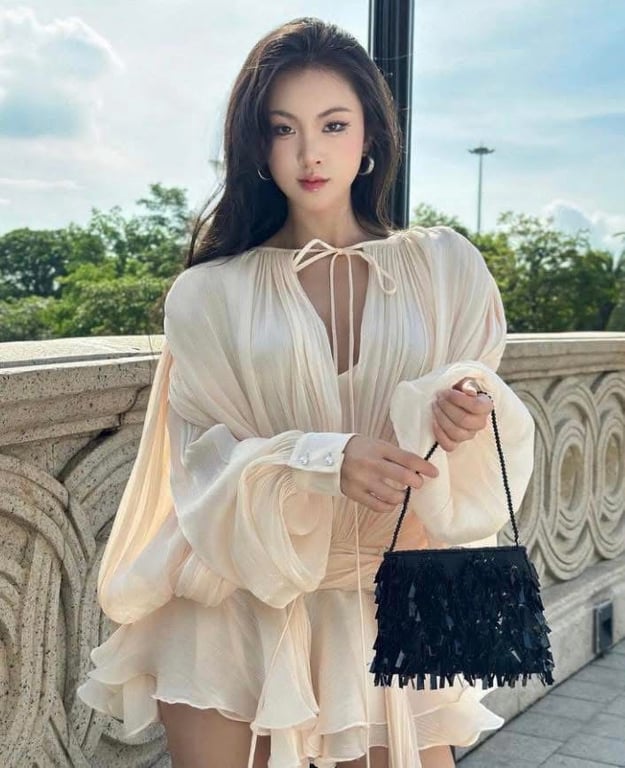Váy voan dài tay