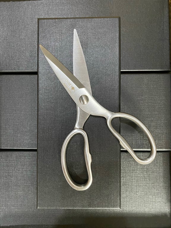 Kéo cắt gà 𝐎𝐘𝐀𝐓𝐓𝐎𝐍