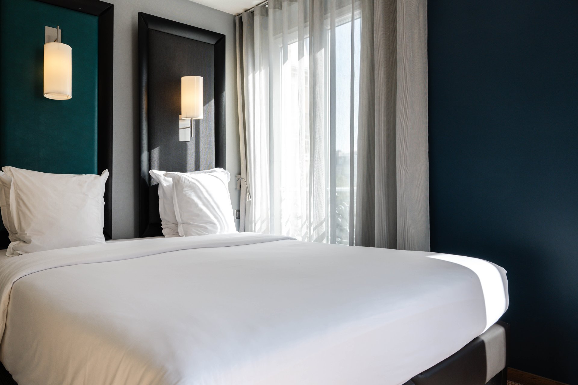 Superior Room — Hotel Bassano Paris