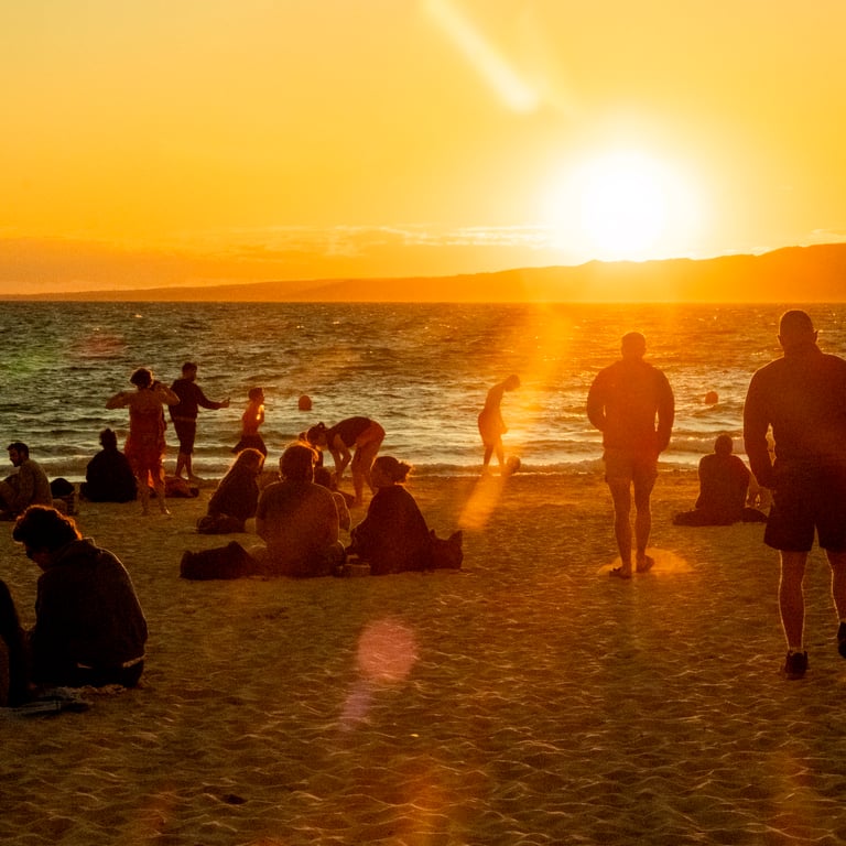 Coucher de soleil sur une plage de Marseille