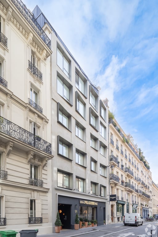 Façade de l’hôtel Pilgrim, rue de Poissy à Paris