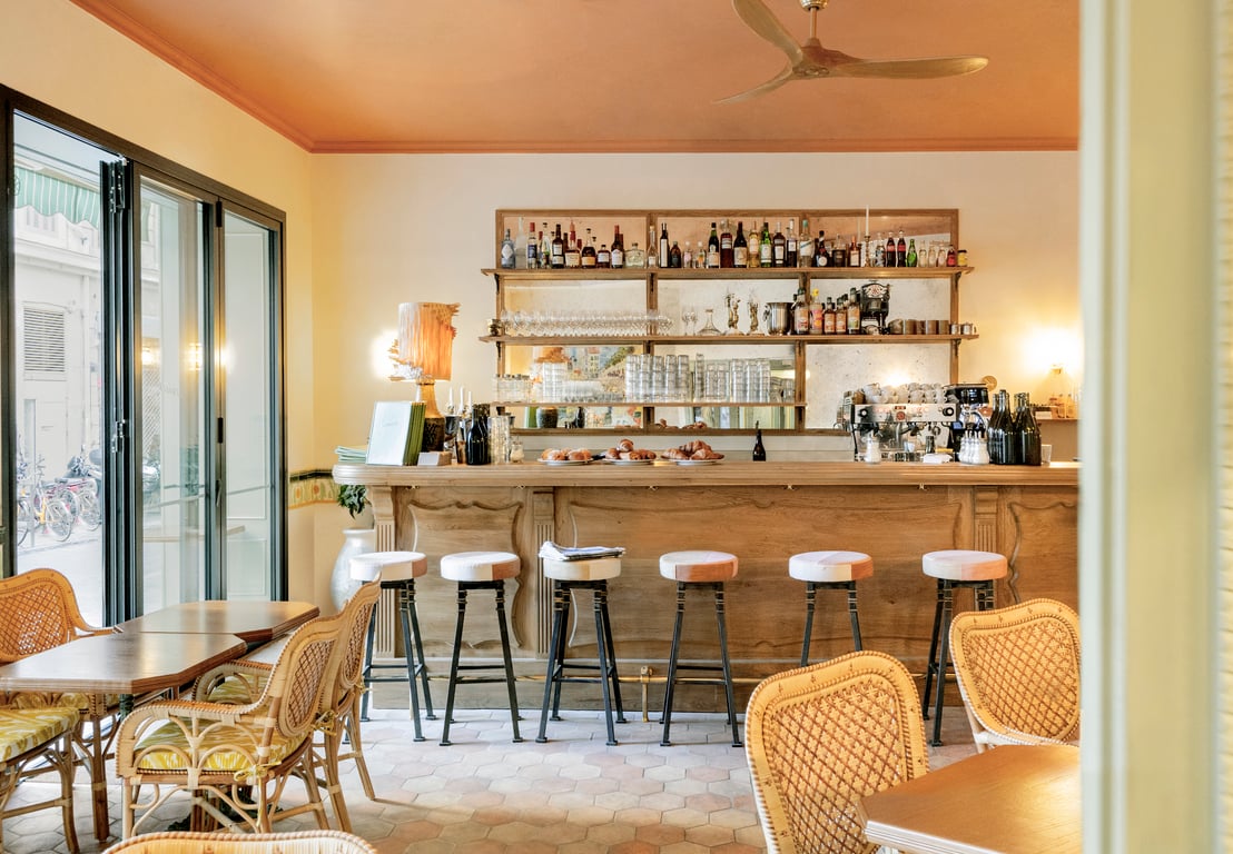 Amista, Marseille: bar and dining room of Louison restaurant
