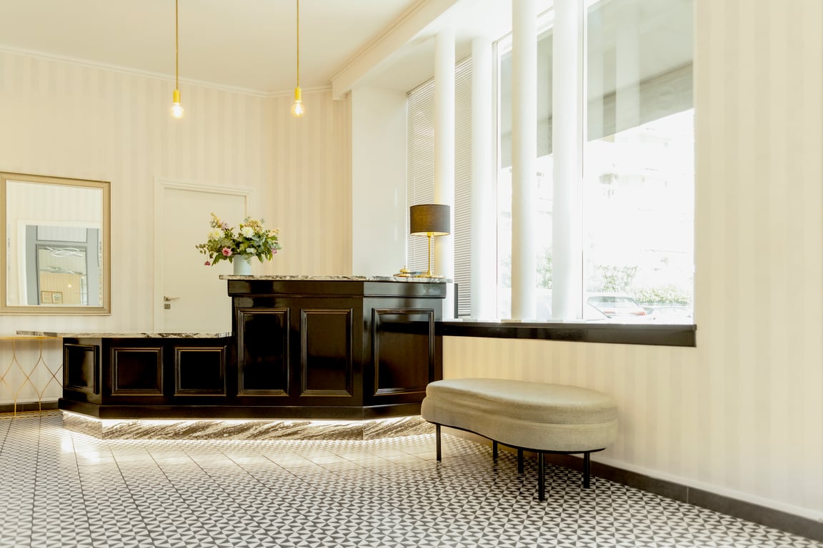Aria, Nice: reception and lounge
