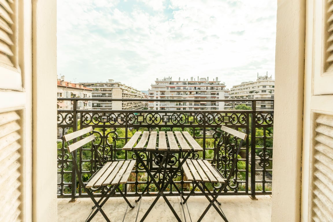 Aria, Nice: balcony overlooking the city