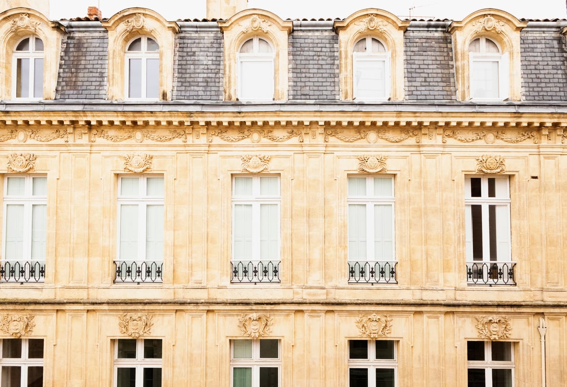 Gambetta, Bordeaux: stone façade with tall windows