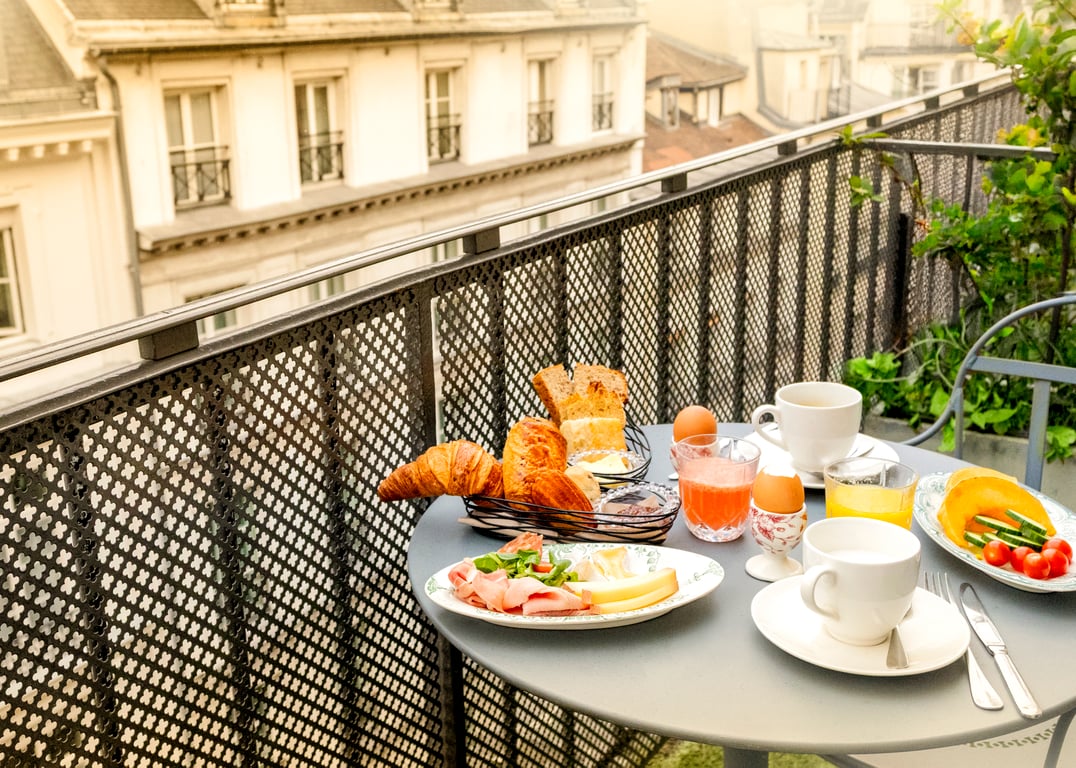 Paradis, Paris: breakfast served on the balcony