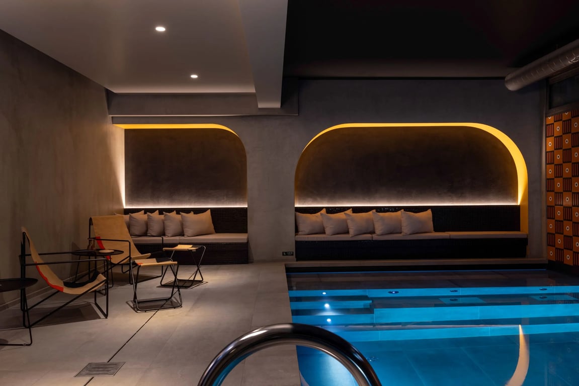 Pilgrim, Paris: indoor swimming pool