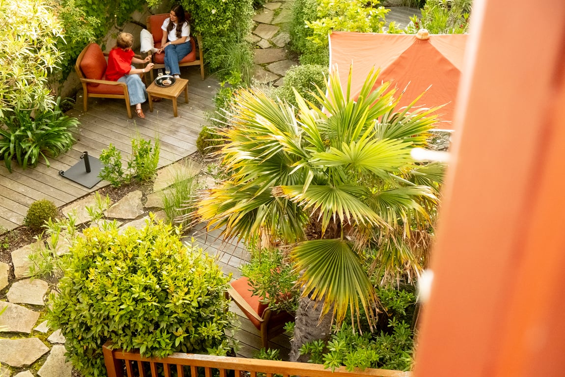 Saint-Julien, Biarritz: shaded garden and terrace