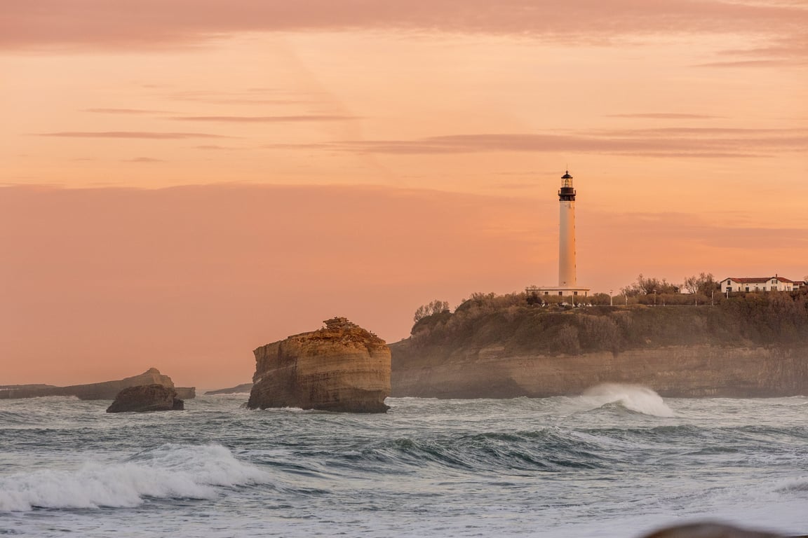 Saint-Julien, Biarritz: sunset over the Biarritz lighthouse