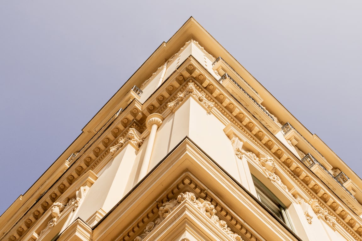 Vendôme, Nice: corner of the sculpted façade