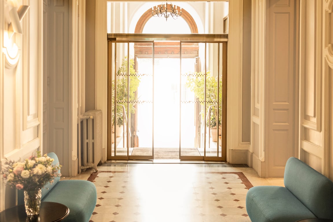 Vendôme, Nice: bright entrance hall