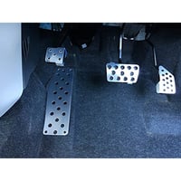 ダイハツキャストCAST-CVT専用設計のフットアルミペダルセットプラスKTCドライバー - 1