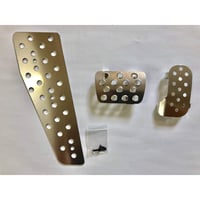 トヨタ ハイラックス HILUX-GUN125型-AT用純正ペダル対応のアルミペダルセットカバー3点セットです。 - 1