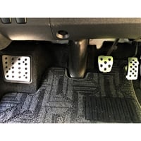 トヨタH200系ハイエースワイドボディ211K,216K,221K,226K,AT専用設計アルミペダル3点セット（ワゴン・コミューターの定員10人、14人の車両には対応しておりません） - 2