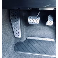 トヨタ ハイラックス HILUX-GUN125型-AT用純正ペダル対応のアルミペダルセットカバー3点セットです。 - 4