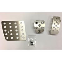 トヨタH200系ハイエースワイドボディ211K,216K,221K,226K,AT専用設計アルミペダル3点セット（ワゴン・コミューターの定員10人、14人の車両には対応しておりません） - 1