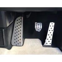 BMW i3（アイスリー）専用アルミペダル、フットペダル３点セット（型式 DLA-1Z06 ZAA-1Z00対応） - 1