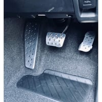 トヨタ ハイラックス HILUX-GUN125型-AT用純正ペダル対応のアルミペダルセットカバー3点セットです。 - 2