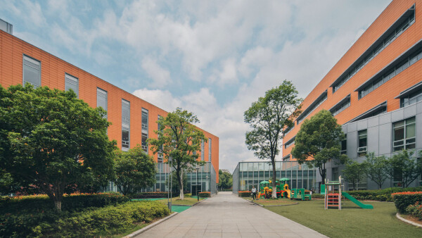 Wuhan Yangtze International School — international school in Wuhan, China