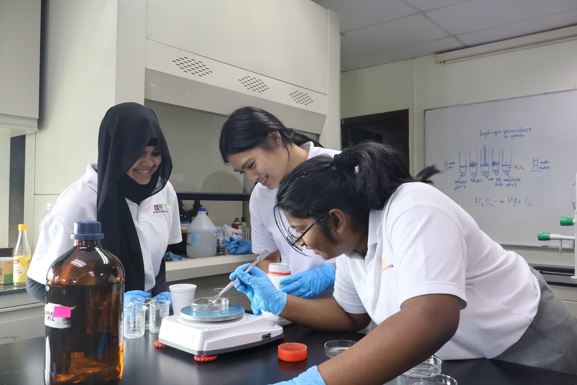 Students presenting a practical experiment during the STEM Expo event.