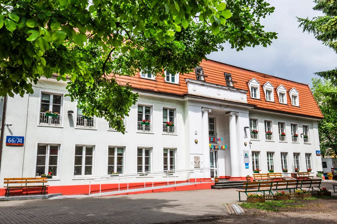 Thames British School Warsaw - Ochota Campus (ul. Wawelska 66/74) — international school in Warsaw, Poland