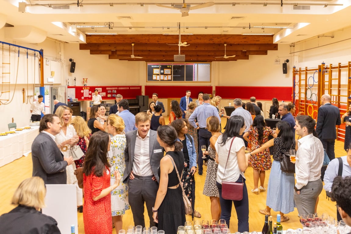 Parents and staff meeting during the Welcome Drinks evening.