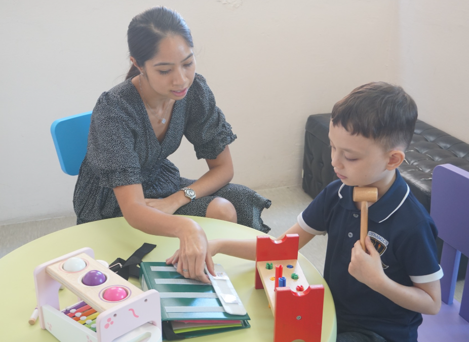 A student receiving integrated speech therapy from one of DIS's experienced therapist.
