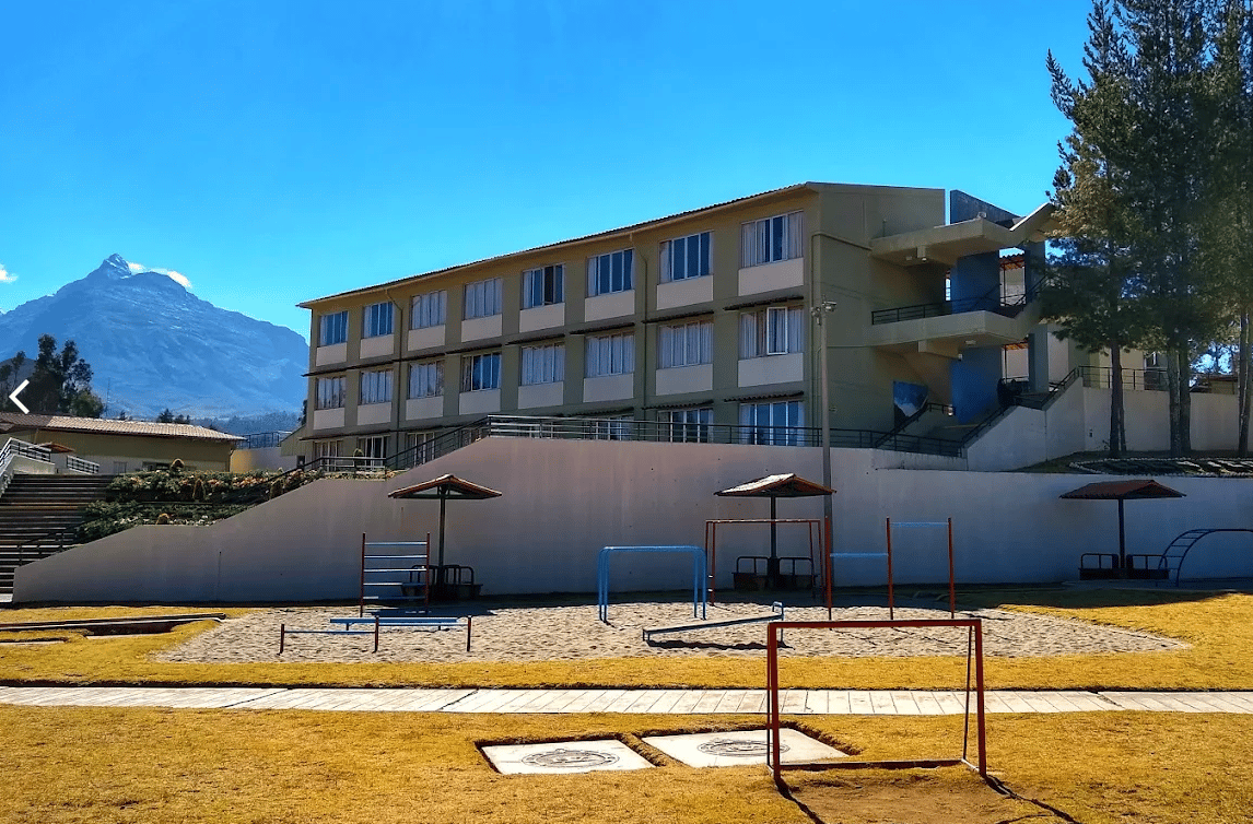 El Pinar College — international school in Huaraz, Peru