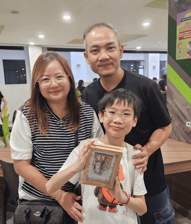 One of the families posing for a picture during year 7 bonding session.