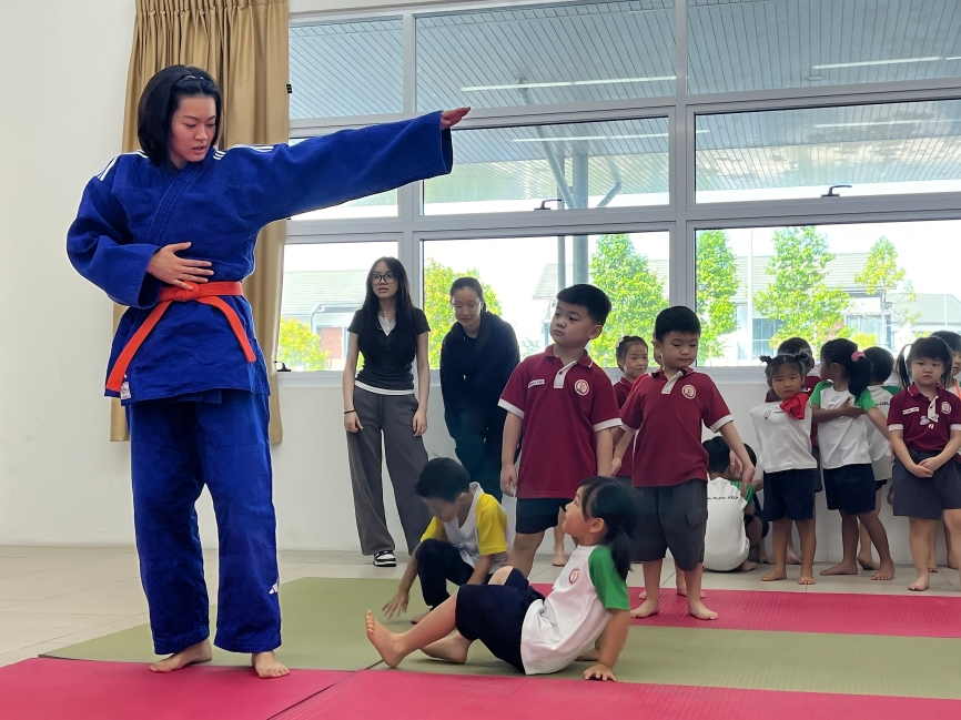 Early Years students learn Judo during co-curricular enrichment.