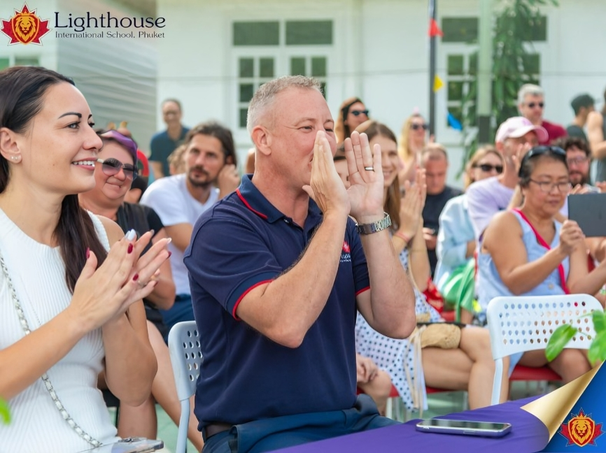 Parents cheering during the school’s Christmas performances.